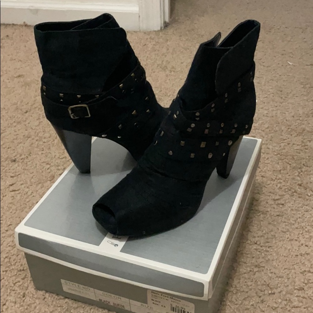 Peep toe boots